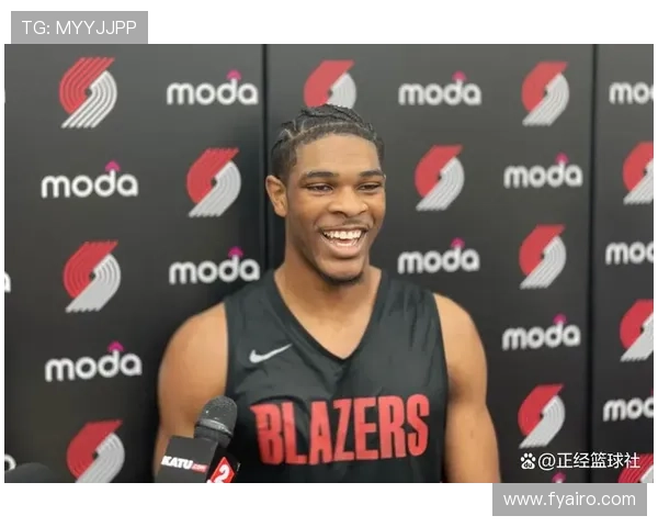 利拉德在开拓者训练营传授经验亨德森受益匪浅展现未来潜力 利拉德在开拓者训练营传授经验亨德森受益匪浅展现未来潜力